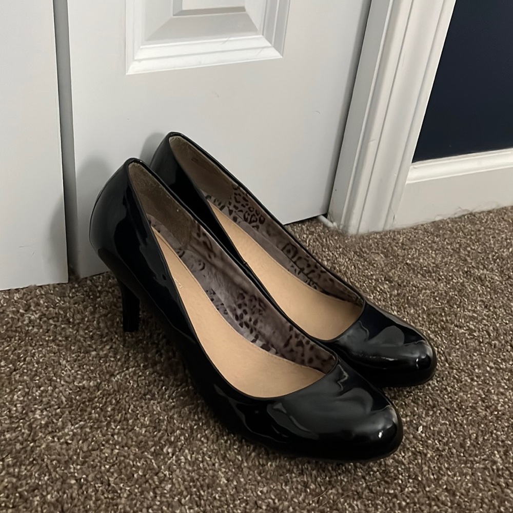 Woman’s heels - black